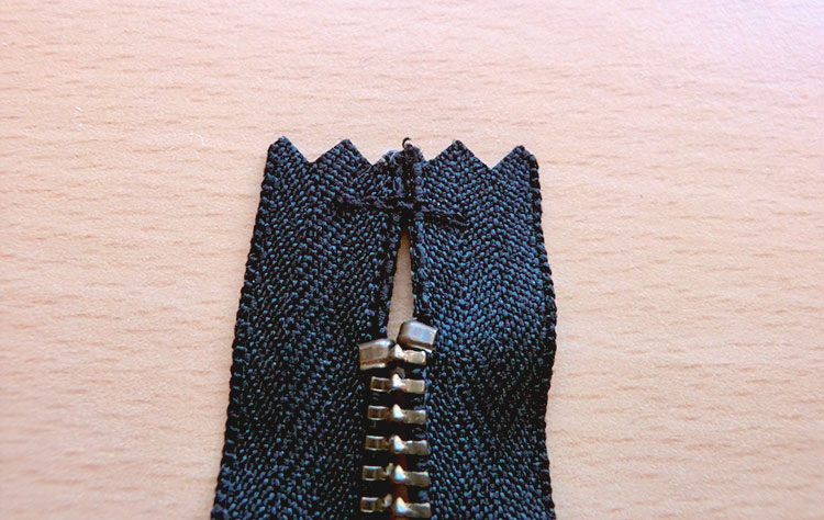 Zipper Pouch Tutorial: how to sew a makeup bag 