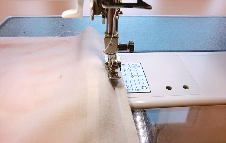 Zipper Pouch Tutorial: how to sew a makeup bag 