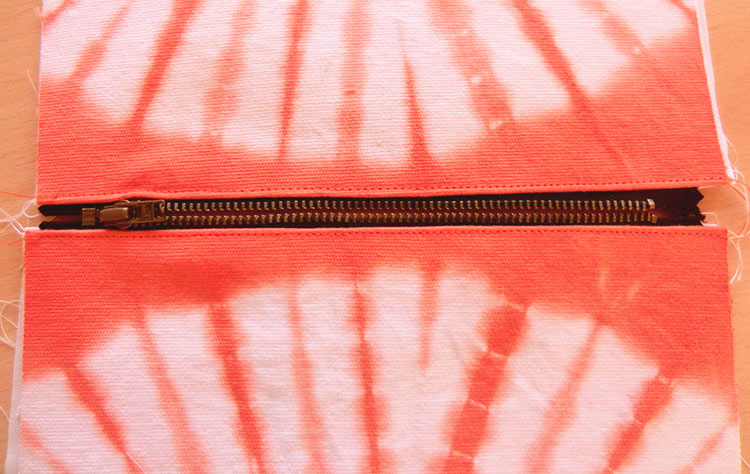 Zipper Pouch Tutorial: how to sew a makeup bag 