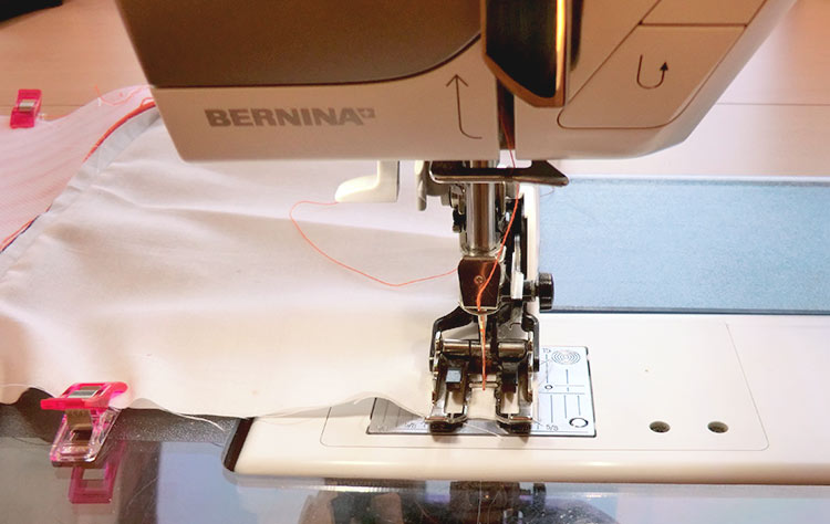 Zipper Pouch Tutorial: how to sew a makeup bag 