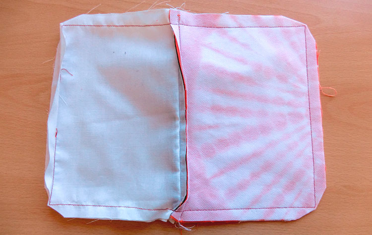 Zipper Pouch Tutorial: how to sew a makeup bag 