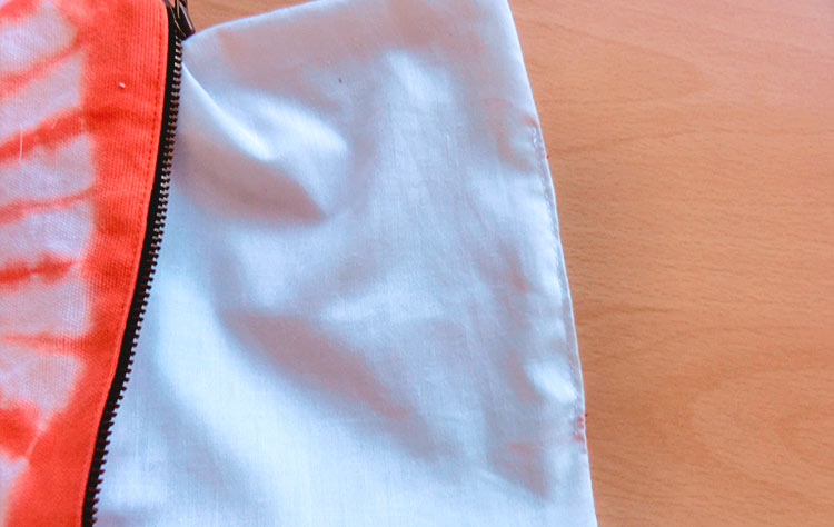 Zipper Pouch Tutorial: how to sew a makeup bag 